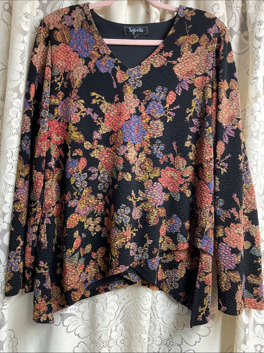 Twyla Blue Vintage Black Floral V-Neck Long-Sleeve Tunic Size Large